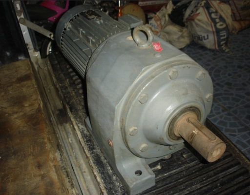 ขายมอเตอร์เกียร์ SEW ขนาด 7.5 HP. 380 V อัตราทด 1:50 สภาพสวย วิ่งนิ่ม พร้อมใช้งาน