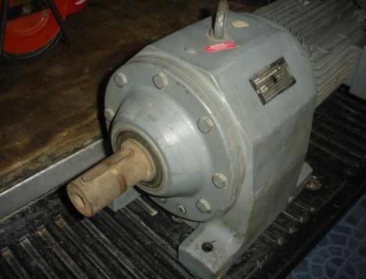 ขายมอเตอร์เกียร์ SEW ขนาด 7.5 HP. 380 V อัตราทด 1:50 สภาพสวย วิ่งนิ่ม พร้อมใช้งาน