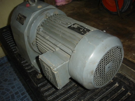 ขายมอเตอร์เกียร์ SEW ขนาด 7.5 HP. 380 V อัตราทด 1:50 สภาพสวย วิ่งนิ่ม พร้อมใช้งาน