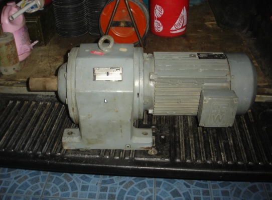 ขายมอเตอร์เกียร์ SEW ขนาด 7.5 HP. 380 V อัตราทด 1:50 สภาพสวย วิ่งนิ่ม พร้อมใช้งาน