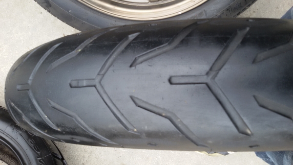 ขายยาง 130/70ขอบ18 เส้นละ650