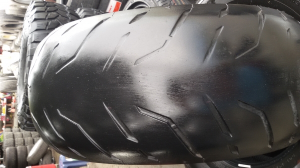 ขายยาง 240/40 ขอบ18 เส้นละ650