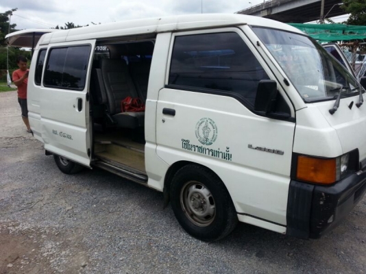 Mitsu L300 รถขับได้ เครื่องดีเซล สีขาวเดิมๆ เบาะครบ มีทะเบียนครับ