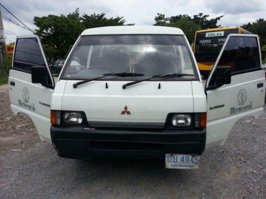 Mitsu L300 รถขับได้ เครื่องดีเซล สีขาวเดิมๆ เบาะครบ มีทะเบียนครับ