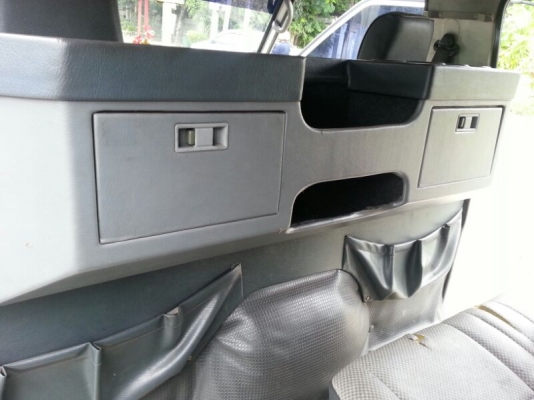 Mitsu L300 รถขับได้ เครื่องดีเซล สีขาวเดิมๆ เบาะครบ มีทะเบียนครับ