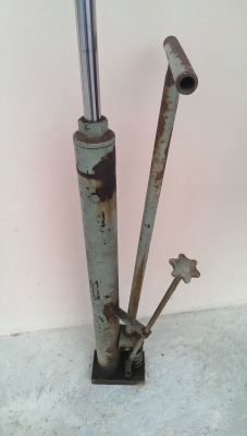 กระบอกไฮโดรลิกยีราฟ 2 ตัน