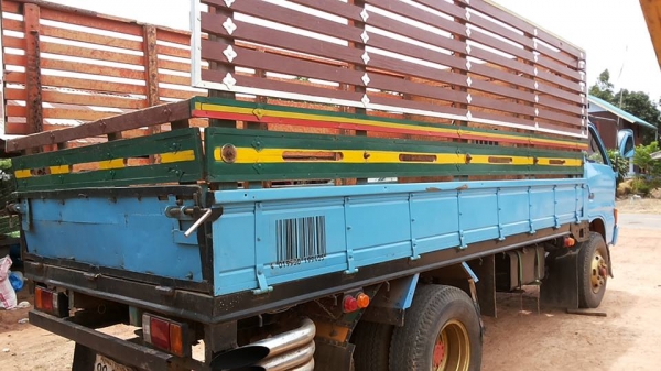 ***ขายแล้วครับขอบคุณ Truck2hand ขาย6ล้อช่วงล่างใหญ่ๆ ISUZU KS 774xxxx 4BC2-100HP เครื่องเดิม100แรงฝาขาว ฟิตมาใหม่ไม่นาน แน่นๆ แห้งๆไม่เยิ้ม แรงดี เกียร์สั้นสายเข้าง่ายไม่หลุด ใส่เกียร์ใหญ่ เกียร์ร็อค พร้อมลุย ช่วงล่างใหญ่F หน้า-หลัง คัสซีดี มีเก็บงานมา