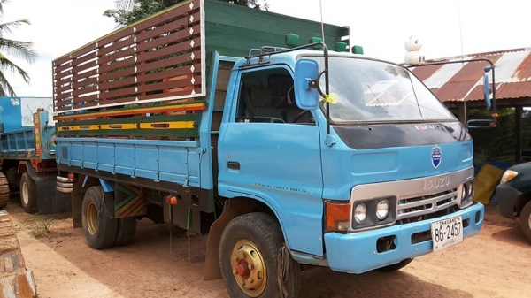 ***ขายแล้วครับขอบคุณ Truck2hand ขาย6ล้อช่วงล่างใหญ่ๆ ISUZU KS 774xxxx 4BC2-100HP เครื่องเดิม100แรงฝาขาว ฟิตมาใหม่ไม่นาน แน่นๆ แห้งๆไม่เยิ้ม แรงดี เกียร์สั้นสายเข้าง่ายไม่หลุด ใส่เกียร์ใหญ่ เกียร์ร็อค พร้อมลุย ช่วงล่างใหญ่F หน้า-หลัง คัสซีดี มีเก็บงานมา