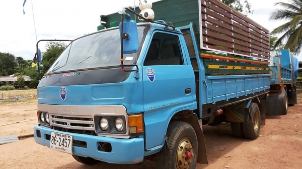 ***ขายแล้วครับขอบคุณ Truck2hand ขาย6ล้อช่วงล่างใหญ่ๆ ISUZU KS 774xxxx 4BC2-100HP เครื่องเดิม100แรงฝาขาว ฟิตมาใหม่ไม่นาน แน่นๆ แห้งๆไม่เยิ้ม แรงดี เกียร์สั้นสายเข้าง่ายไม่หลุด ใส่เกียร์ใหญ่ เกียร์ร็อค พร้อมลุย ช่วงล่างใหญ่F หน้า-หลัง คัสซีดี มีเก็บงานมา