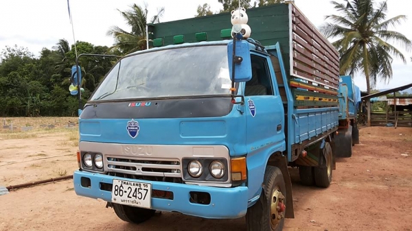 ***ขายแล้วครับขอบคุณ Truck2hand ขาย6ล้อช่วงล่างใหญ่ๆ ISUZU KS 774xxxx 4BC2-100HP เครื่องเดิม100แรงฝาขาว ฟิตมาใหม่ไม่นาน แน่นๆ แห้งๆไม่เยิ้ม แรงดี เกียร์สั้นสายเข้าง่ายไม่หลุด ใส่เกียร์ใหญ่ เกียร์ร็อค พร้อมลุย ช่วงล่างใหญ่F หน้า-หลัง คัสซีดี มีเก็บงานมา