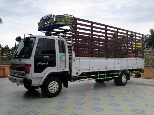 ขาย 6ล้อISUZU  ร็อคกี้ 175แรง ยาว6.20 ม.  กระบะคอกไม้