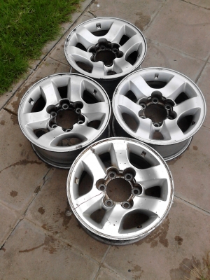 แม๊ก ขอบ 15 ขนาด 6 รู  15X7JJ มี ชุด 4 วง    TEL.081-427-3941