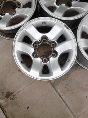 แม๊ก ขอบ 15 ขนาด 6 รู  15X7JJ มี ชุด 4 วง    TEL.081-427-3941