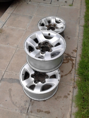 แม๊ก ขอบ 15 ขนาด 6 รู  15X7JJ มี ชุด 4 วง    TEL.081-427-3941