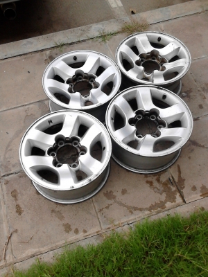 แม๊ก ขอบ 15 ขนาด 6 รู  15X7JJ มี ชุด 4 วง    TEL.081-427-3941