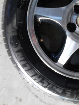 175/65R14 MICHELIN ENERGY XM2 ขาย ชุด 4 ล้อ 4800  บาท TEL.081-427-3941