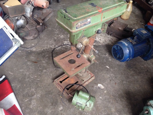 ขายสว่านแท่น ขนาดเล็ก สภาพสวย (ขาดพูเล่ตรงมอเตอร์กับสายพาน) นำมาติดตั้งก็ใช้ได้เลยครับ ขายถูกครับ