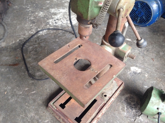 ขายสว่านแท่น ขนาดเล็ก สภาพสวย (ขาดพูเล่ตรงมอเตอร์กับสายพาน) นำมาติดตั้งก็ใช้ได้เลยครับ ขายถูกครับ