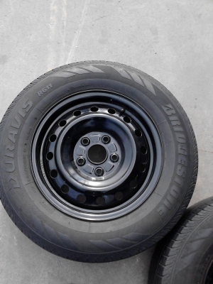 กะทะล้อ 5 รู พร้อมยาง ของ TOYOTA  รถกระบะ  ยาง 205/70R15    มี  2 วง   สถาพสวย  TEL.081-427-3941
