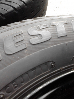 กะทะล้อ 5 รู พร้อมยาง ของ TOYOTA  รถกระบะ  ยาง 205/70R15    มี  2 วง   สถาพสวย  TEL.081-427-3941