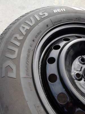 กะทะล้อ 5 รู พร้อมยาง ของ TOYOTA  รถกระบะ  ยาง 205/70R15    มี  2 วง   สถาพสวย  TEL.081-427-3941