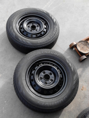 กะทะล้อ 5 รู พร้อมยาง ของ TOYOTA  รถกระบะ  ยาง 205/70R15    มี  2 วง   สถาพสวย  TEL.081-427-3941