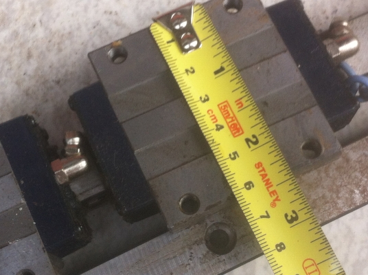 ชุดลูกกลิ้งรางสไลด์ถอดจากเครื่องCNC ขนาดกว้าง 21 มม. ยาว 100. ซม(เหลือ 2 ชุด)