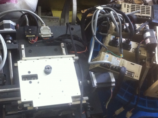 ชุด CNC ถอดจากเครื่อง พื้นที่หน้าเลื่อนทำงานประมาณ 20 *20 พร้อมแท่น พร้อมไดร์เวอร์ขับและมอเตอร์ขับครบ (มี 5ชุด)