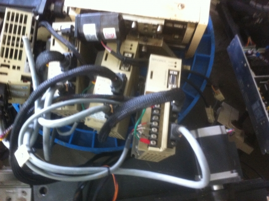 ชุด CNC ถอดจากเครื่อง พื้นที่หน้าเลื่อนทำงานประมาณ 20 *20 พร้อมแท่น พร้อมไดร์เวอร์ขับและมอเตอร์ขับครบ (มี 5ชุด)