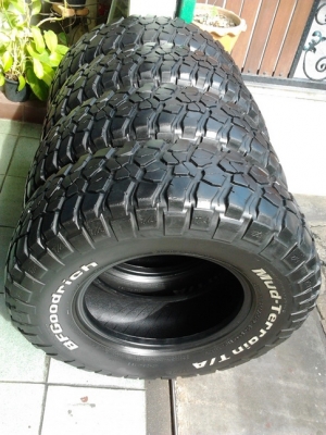 BF Mud Km2 ปี09 ขนาด 265/75/16 สภาพดี  มี1ชุด
