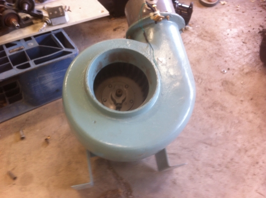 โบว์เวอร เป่า - ดูด จากญี่ปุ่น ใช้ไฟบ้าน 220V. ท่อขนาด 4 นิ้ว มอเตอร์ขนาด 520 W.