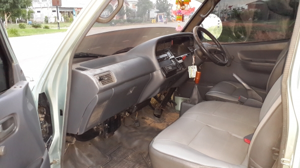 ขอแจมหน่อยนะครับขายด่วนรถตู้TOYOTAสภาพสวยแอร์เย็น เครื่องดี ยางสวยใช้งานได้นานราคาไม่แพงโทร0843923995