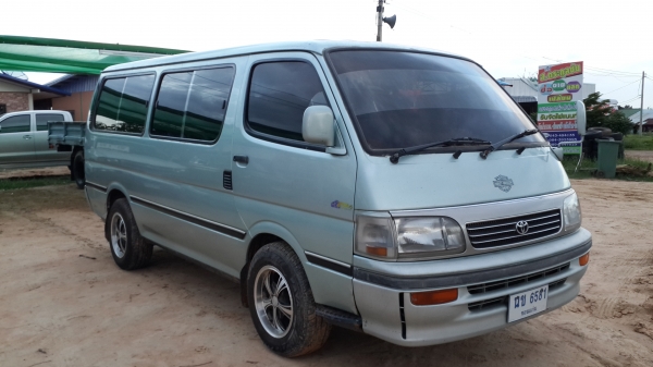 ขอแจมหน่อยนะครับขายด่วนรถตู้TOYOTAสภาพสวยแอร์เย็น เครื่องดี ยางสวยใช้งานได้นานราคาไม่แพงโทร0843923995