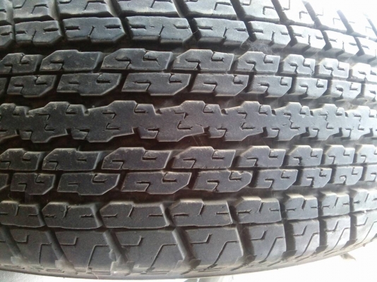 ขายยาง BRIDGESTONE 255/65/17 ยางปี12 มีอยู2เสัน ราคาเส้นละ1500บาท 081-8754469 ตี๋ออโต้แอร์มหาชัย
