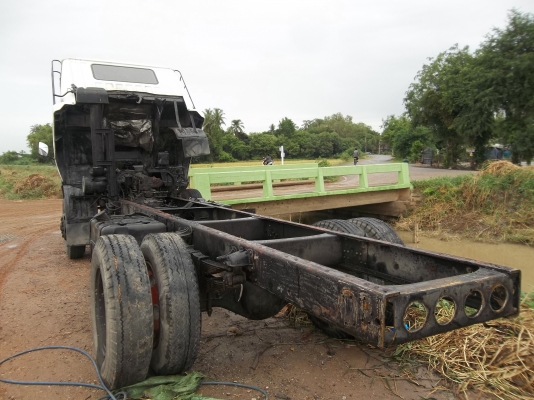 ขายด่วนรถบรรทุกหกล้อลากคลัชชี เครื่องยนต์ 165แรง สภาพสวย