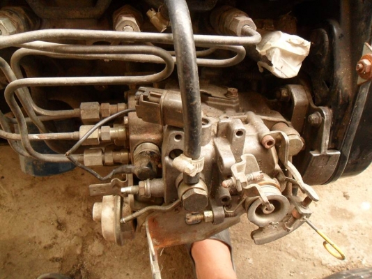 ขายเครื่่องดีเซล นิสสัน RD28-2800cc(มีเลขเครื่อง แจ้งลงเล่มได้เลย) เครื่องสตาร์ทติดปกติ 7,500บ.T.092-9351644