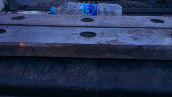 Sell> ขายใบมีดเหล็กเกรด ยาว 1300 mm กว้าง 100 mm หนา 30 mm เจาะรู 7 รู ใบใหม่กริ๊บครับ