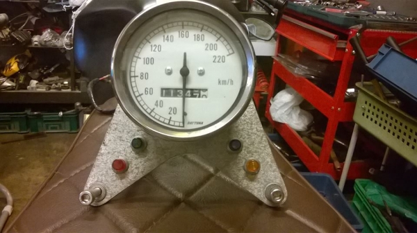 ไมล์แต่งเดย์โทน่าแท้ลูกใหญ่หน้าไมล์220พร้องแผงไมล์+ไฟบอกถานะ ไมล์แต่งเดย์โทน่าแท้ลูกใหญ่หน้าไมล์220พร้องแผงไมล์+ไฟบอกถานะ