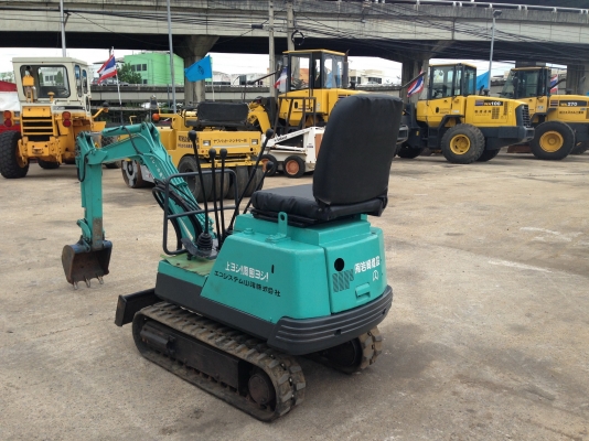 รถขุด PC03 ขนาดเล็ก  สามารถขนย้ายโดยใส่รถกะบะได้สบาย สอบถามเพิ่มเติมที่คุณชุมพล 086-0044333