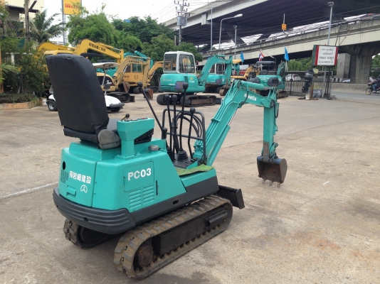รถขุด PC03 ขนาดเล็ก  สามารถขนย้ายโดยใส่รถกะบะได้สบาย สอบถามเพิ่มเติมที่คุณชุมพล 086-0044333