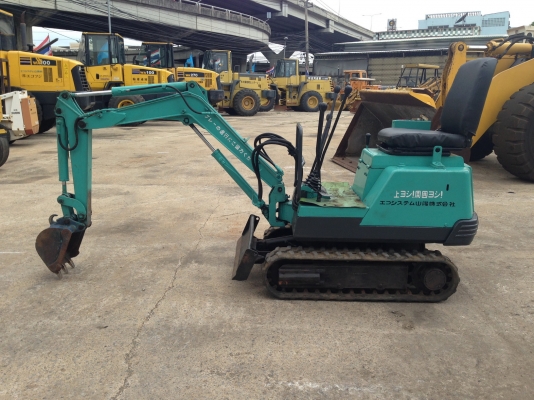 รถขุด PC03 ขนาดเล็ก  สามารถขนย้ายโดยใส่รถกะบะได้สบาย สอบถามเพิ่มเติมที่คุณชุมพล 086-0044333