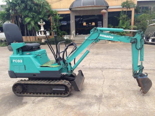 รถขุด PC03 ขนาดเล็ก  สามารถขนย้ายโดยใส่รถกะบะได้สบาย สอบถามเพิ่มเติมที่คุณชุมพล 086-0044333