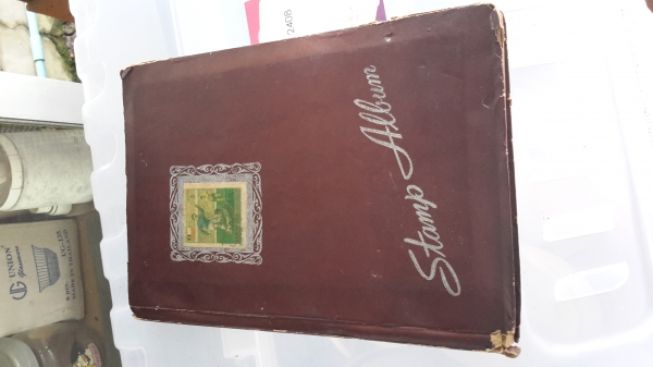 สมุดแสตมเก่า 1 เลม 14 หน้า ราคา 1000 บาท