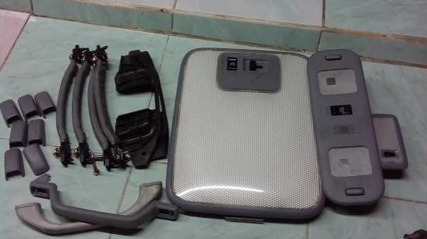 ไฟเพดานรถตู้ Toyota Hiace (รถตู้หัวจรวด)