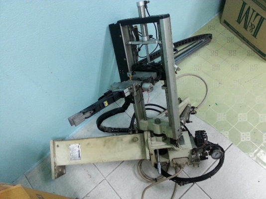 ขายแขนกลหรือ robot สำหรับเครื่องฉีดพลาสติก สภาพดี 0898135855 ขายแขนกลหรือ robot สำหรับเครื่องฉีดพลาสติก สภาพดี 0898135855