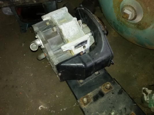 ขายปั๊มลมสกรูยี่ห้อ iwata แบบออยฟรีสภาพเก่าญี่ปุ่น