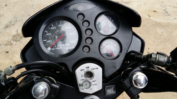 ขาย SONIC 125 สตาร์ทมือ รถจดทะเบียนปี 51 สีแดง ขาว สภาพเดิมๆ สวยๆ ทะเบียนหมด มิ.ย.58 พร้อมโอน