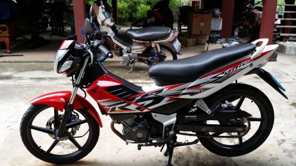 ขาย SONIC 125 สตาร์ทมือ รถจดทะเบียนปี 51 สีแดง ขาว สภาพเดิมๆ สวยๆ ทะเบียนหมด มิ.ย.58 พร้อมโอน