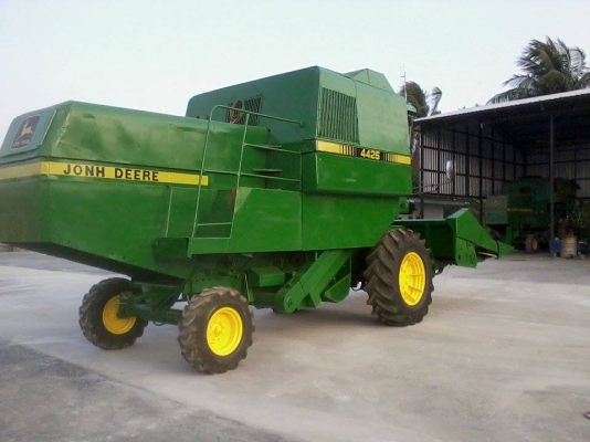 No.00097 รถเกี่ยวข้าวโพด พร้อมหัวจอร์นเดียร์