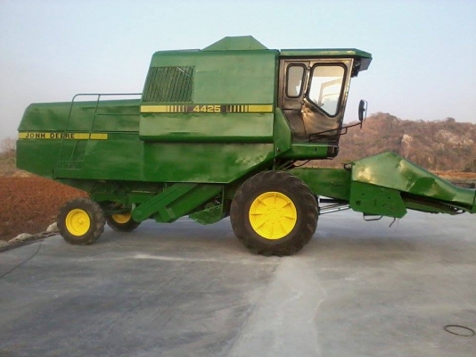 No.00097 รถเกี่ยวข้าวโพด พร้อมหัวจอร์นเดียร์